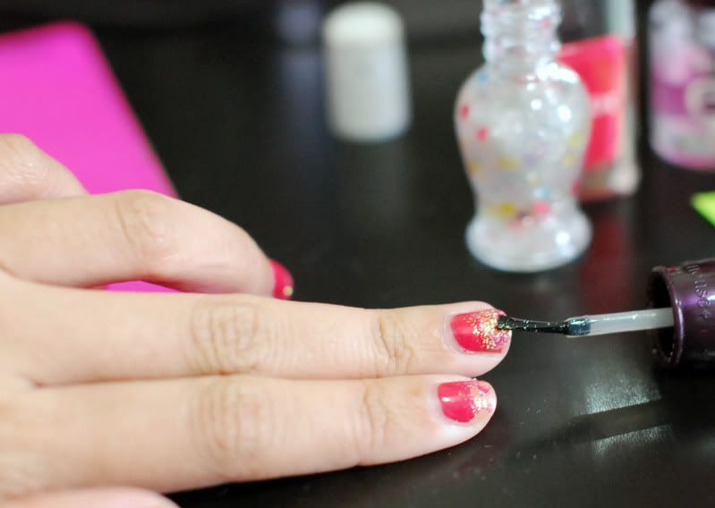 Building Lucy DIY nails glitter dipped nails using real glitter